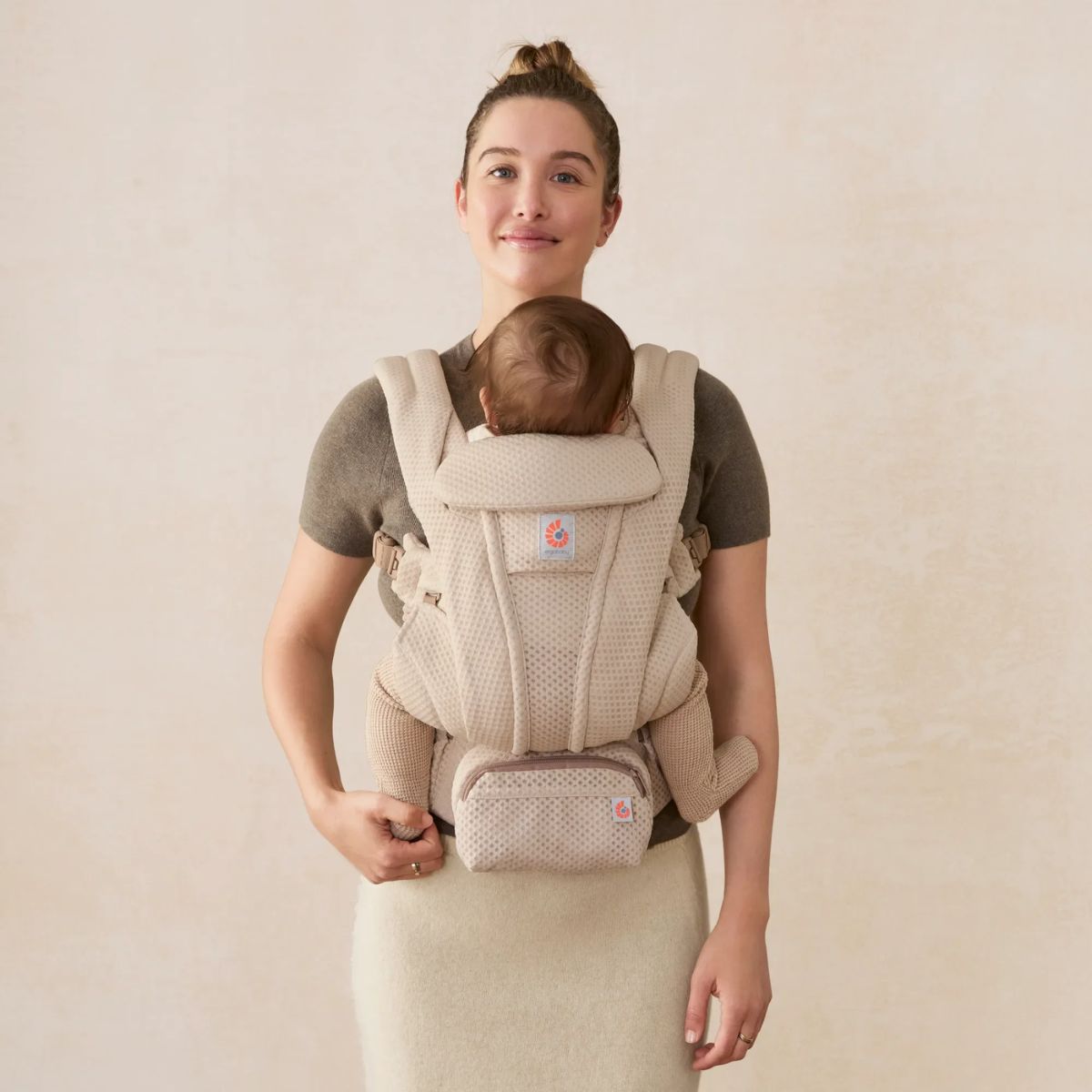 Ergobaby Omni Deluxe Newborn Baby Carrier 0-48M - Natural Beige - Four Carry Positions That Grow with Baby