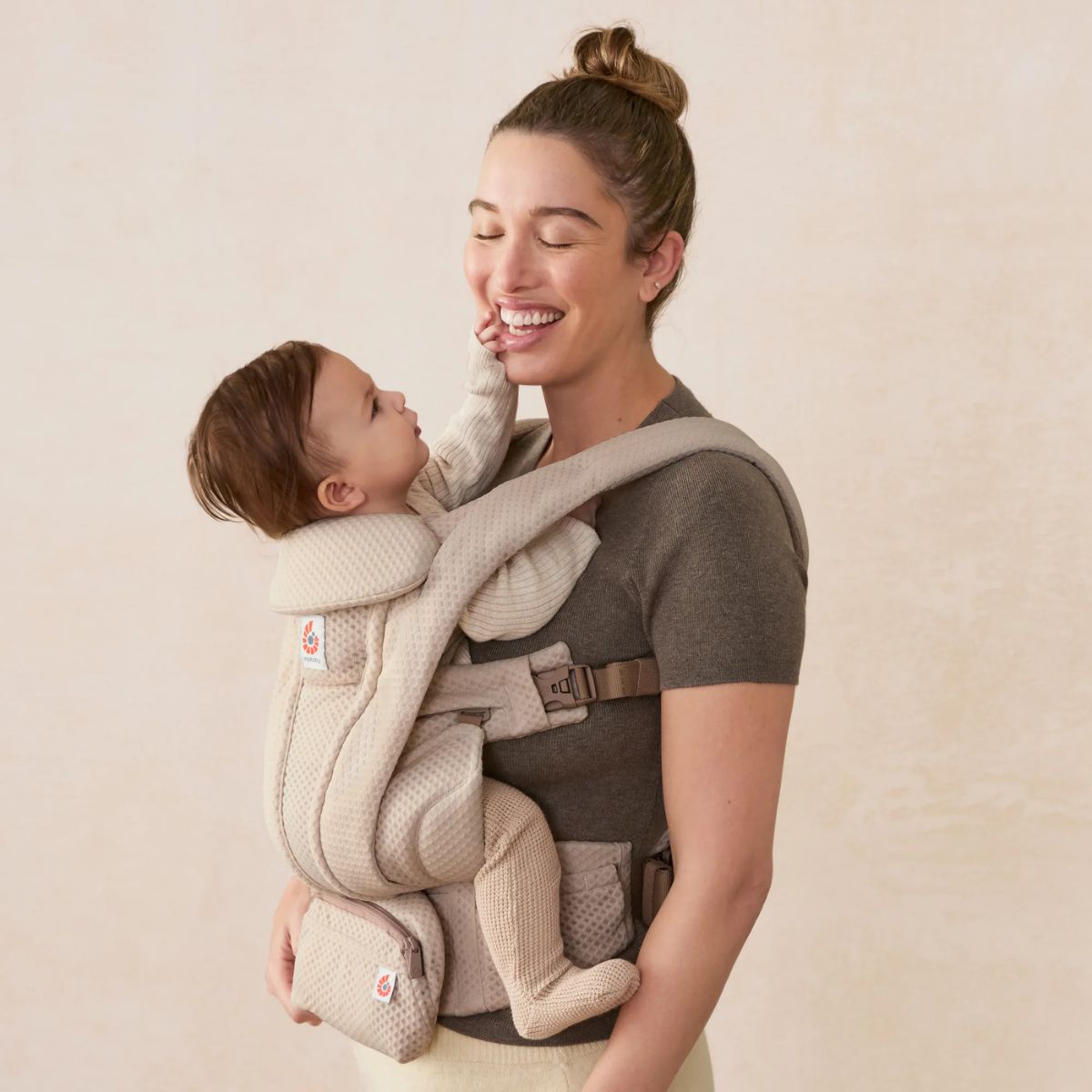 Ergobaby Omni Deluxe Newborn Baby Carrier 0-48M - Natural Beige - Built for Daily Adventures