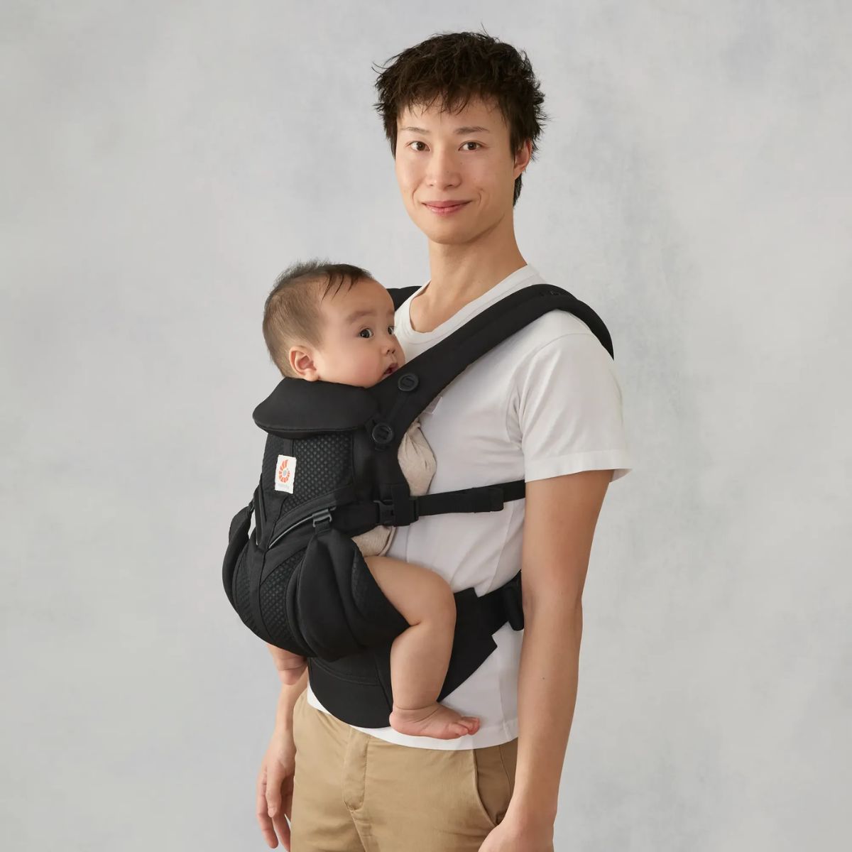 Ergobaby Omni Classic Newborn Baby Carrier 0-48M- Onyx Black - Four Carry Positions That Grow with Baby